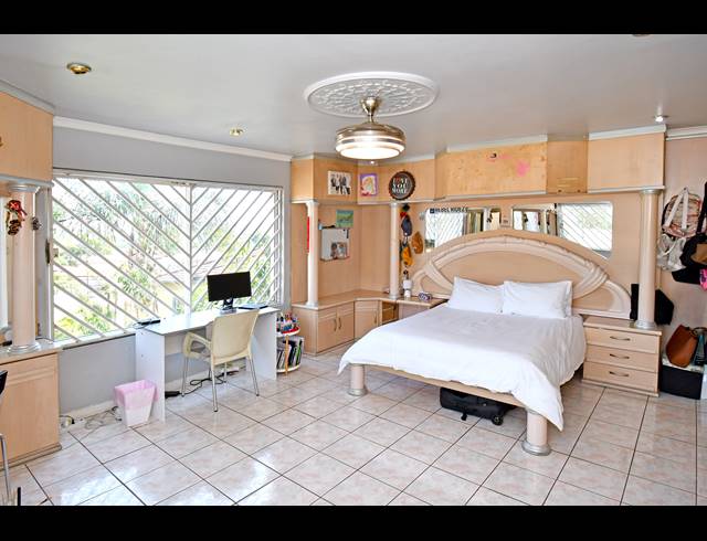 4 BEDROOM HOUSE FOR SALE IN MAYFAIR WEST